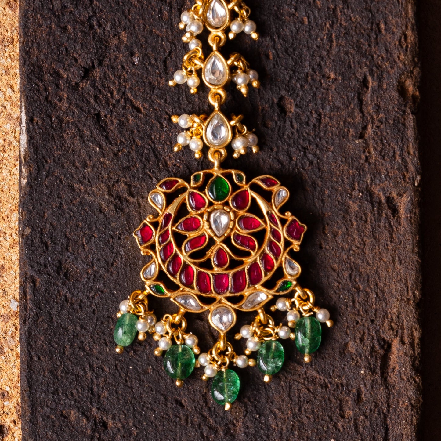 Kundan Maang Tikka