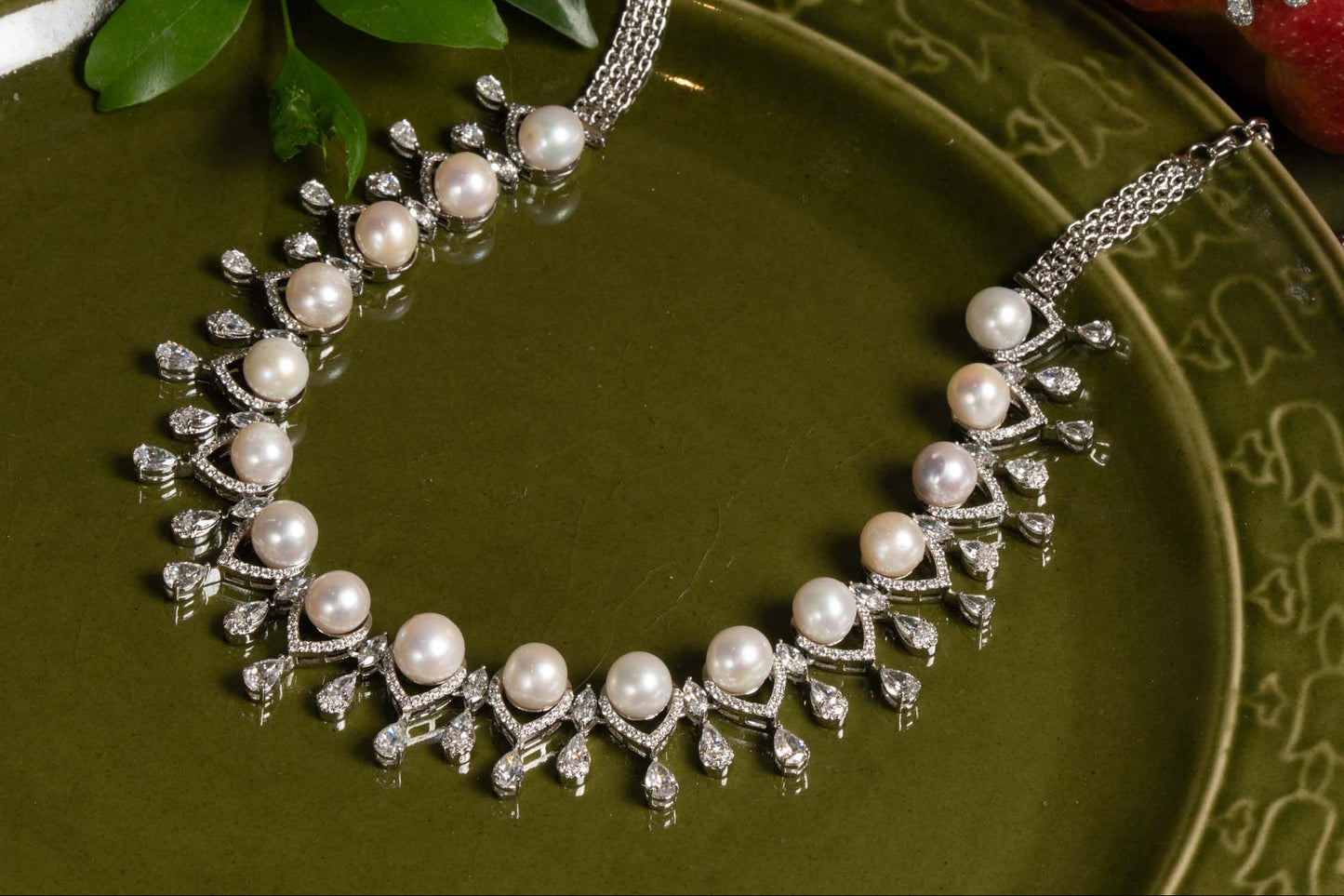 Pearly Diamond Finish Necklace