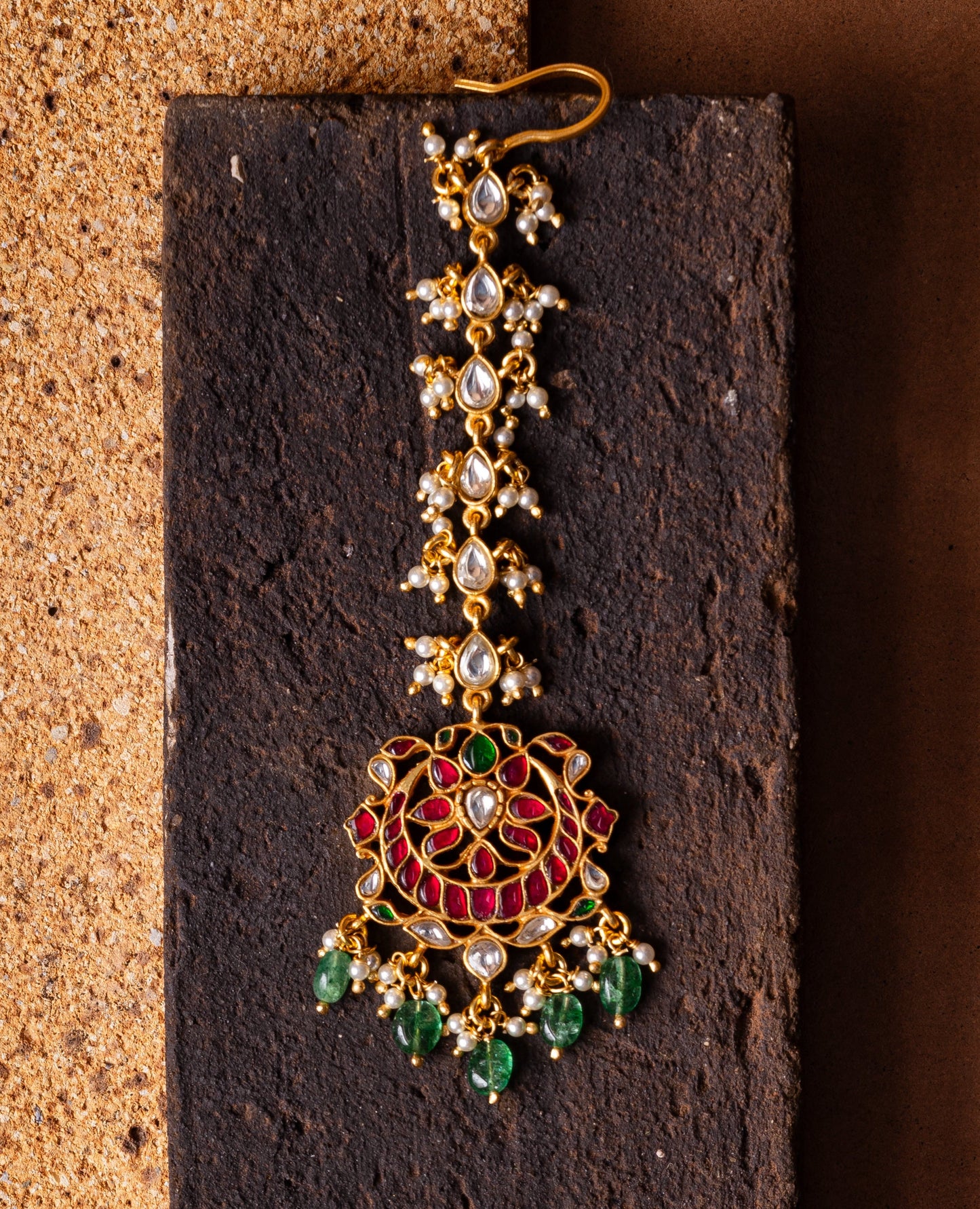 Kundan Maang Tikka