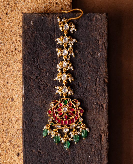Kundan Maang Tikka