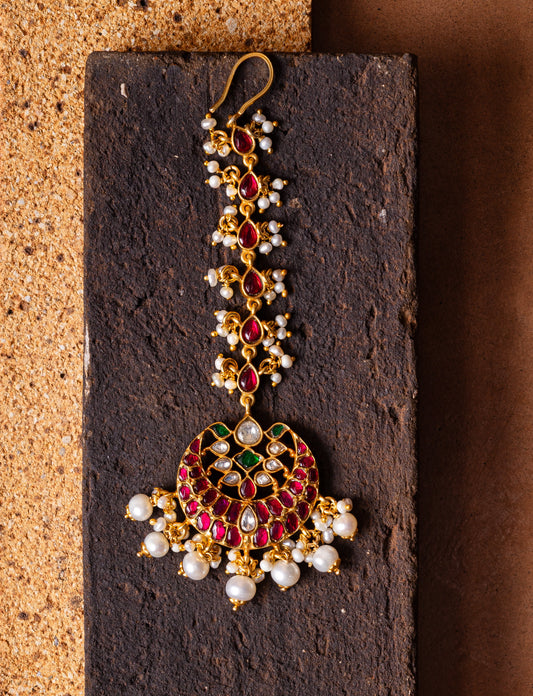 Red Kundan Maang Tikka